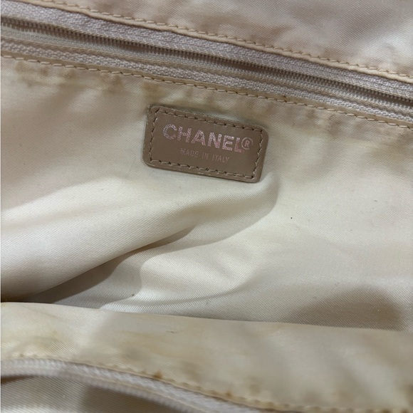 Chic Beige Designer Tote Bag - Picture 15 of 15